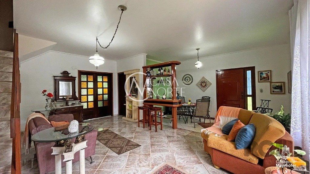 Casa à venda com 3 quartos, 292m², 1 suíte, 3 vagas, Rua Arnaldo Ballve no bairro Jardim Itu em Porto Alegre