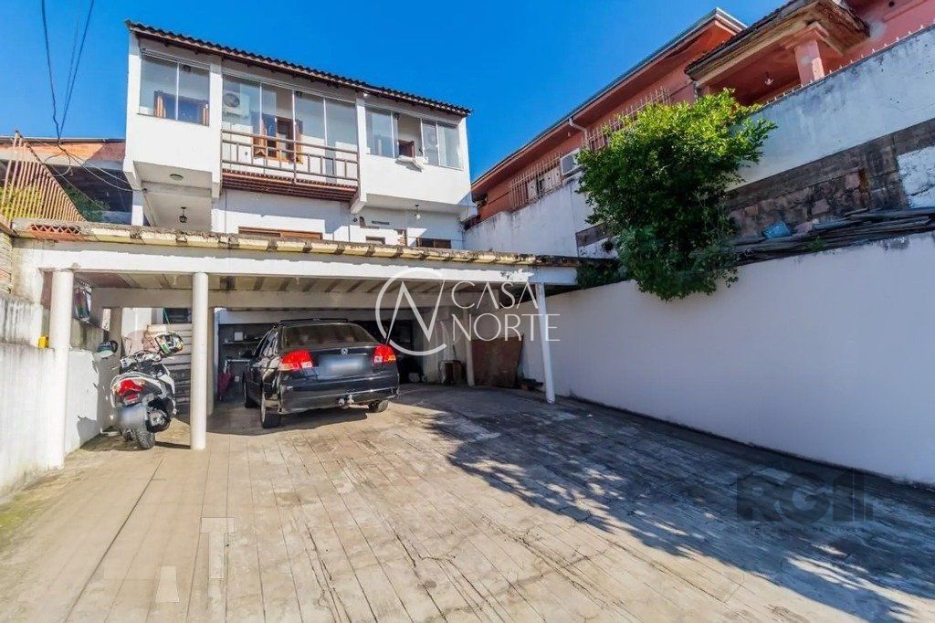 Casa à venda com 3 quartos, 180m², 1 suíte, 2 vagas, Rua Santiago Dantas no bairro Cascata em Porto Alegre