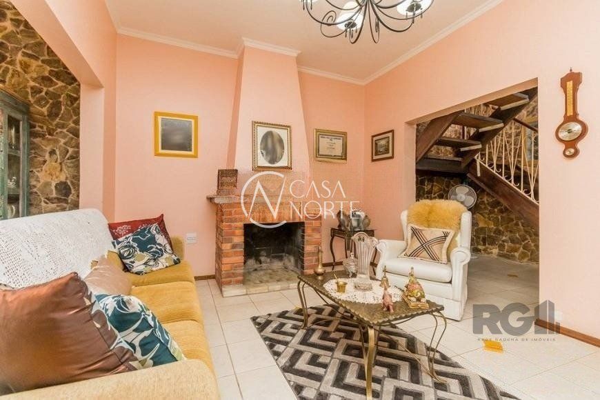 Casa à venda com 3 quartos, 300m², 1 suíte, 5 vagas, Avenida Capivari no bairro Cristal em Porto Alegre