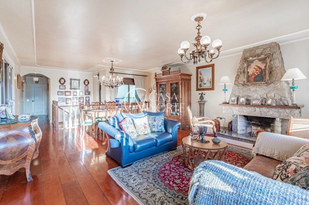 Casa à venda com 3 quartos, 284m², 1 suíte, 4 vagas, Rua Maestro Salvador Campanella no bairro Jardim Itu em Porto Alegre