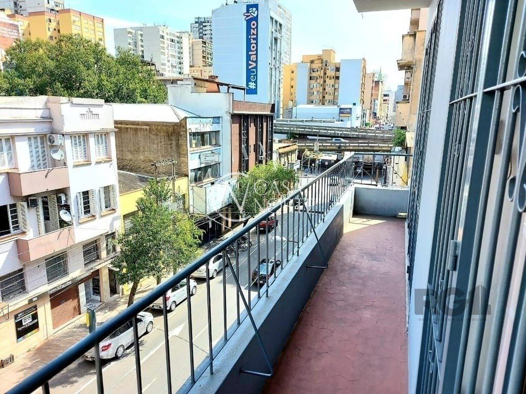 Apartamento à venda com 5 quartos, 135m², Avenida Alberto Bins no bairro Floresta em Porto Alegre