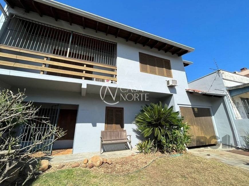 Casa à venda com 3 quartos, 262m², 1 suíte, 2 vagas, Rua Vitor Valpirio no bairro Anchieta em Porto Alegre