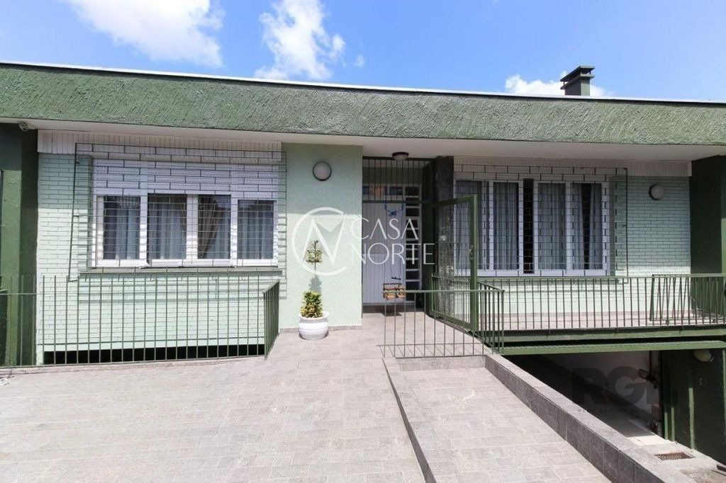 Casa à venda com 5 quartos, 276m², 2 suítes, 3 vagas, Rua Campos Elíseos no bairro Glória em Porto Alegre