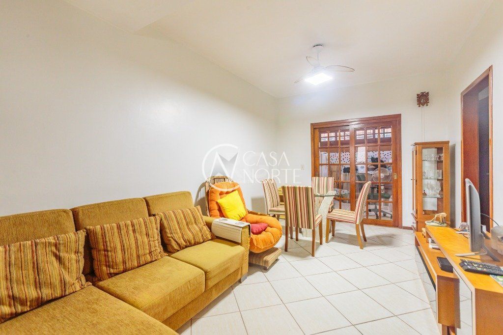 Casa de Condomínio à venda com 3 quartos, 160m², 1 suíte, 2 vagas, Rua Irmao Augusto Duflot no bairro Serraria em Porto Alegre