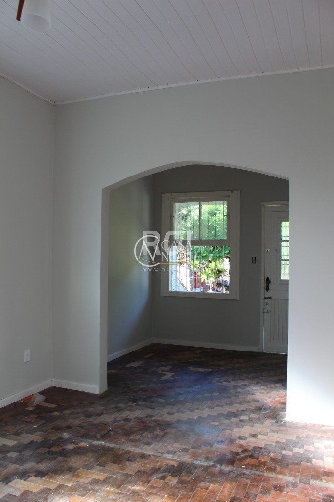 Casa à venda com 6 quartos, 224m², 3 vagas, Praça Simoes Lopes Neto no bairro Teresópolis em Porto Alegre