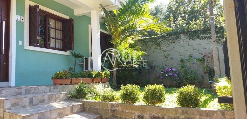 Casa à venda com 2 quartos, 214m², 4 vagas, Rua Theonila Carvalho da Motta no bairro Parque Santa Fé em Porto Alegre