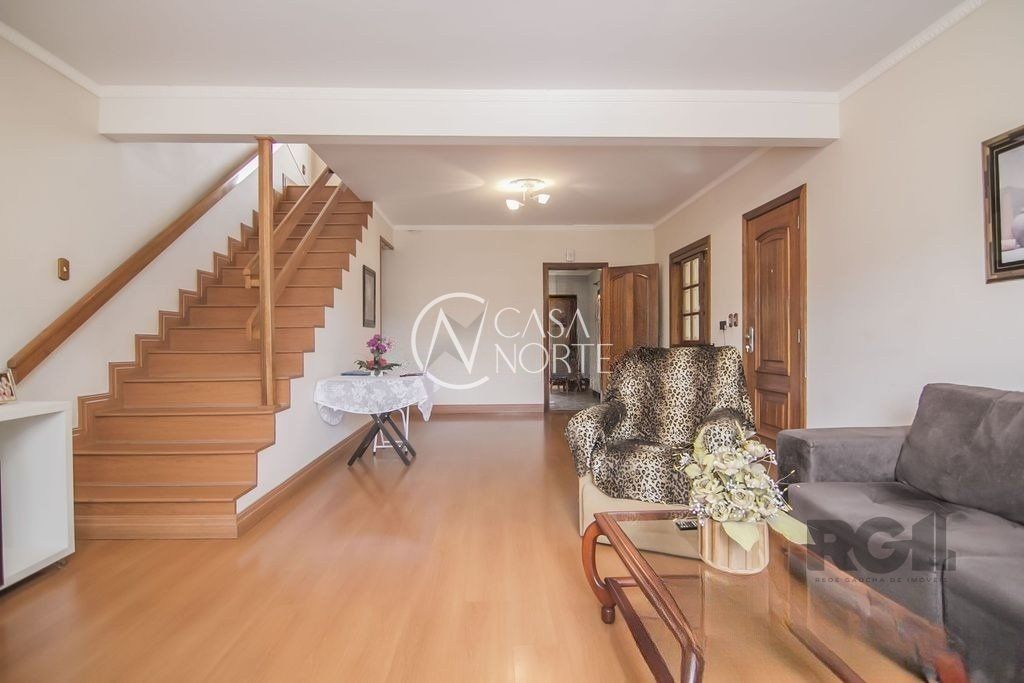 Casa à venda com 2 quartos, 84m², 2 suítes, 1 vaga, Rua Barão do Amazonas no bairro Partenon em Porto Alegre