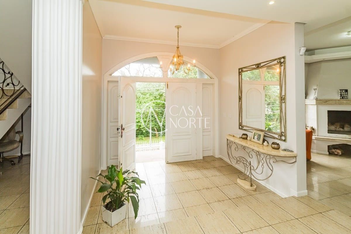 Casa à venda com 5 quartos, 350m², 1 suíte, 2 vagas, Rua Theonila Carvalho da Motta no bairro Parque Santa Fé em Porto Alegre