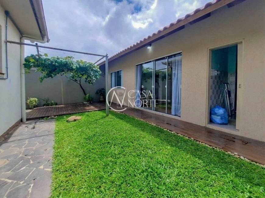 Casa à venda com 3 quartos, 250m², 2 suítes, 3 vagas, Rua Ibiruba no bairro Cavalhada em Porto Alegre