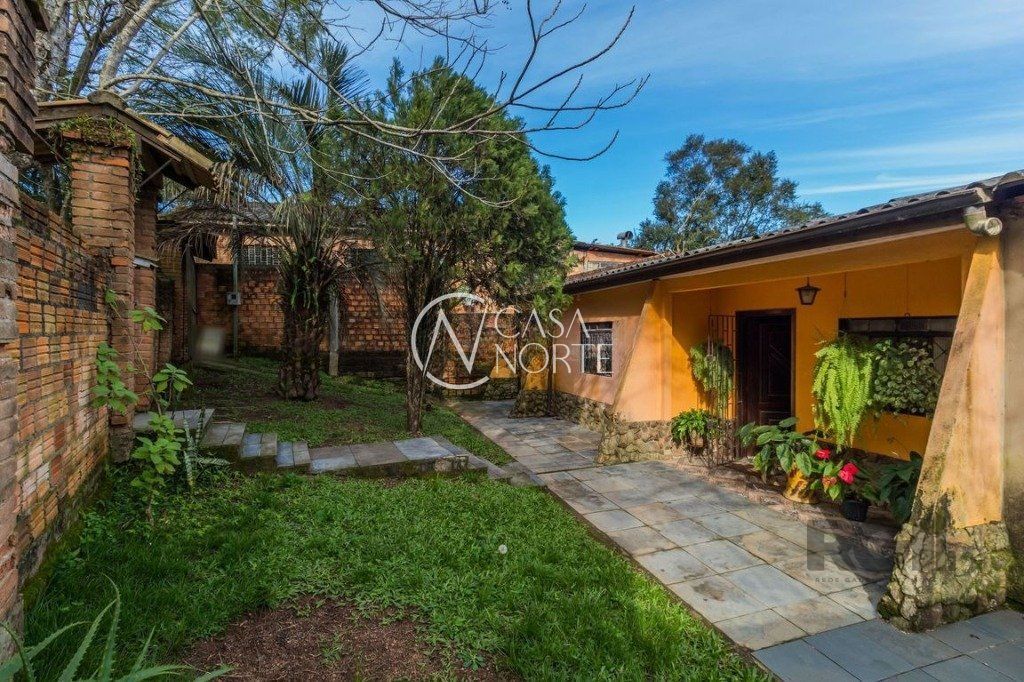 Casa à venda com 3 quartos, 180m², Rua Finlandia no bairro Lomba do Pinheiro em Porto Alegre