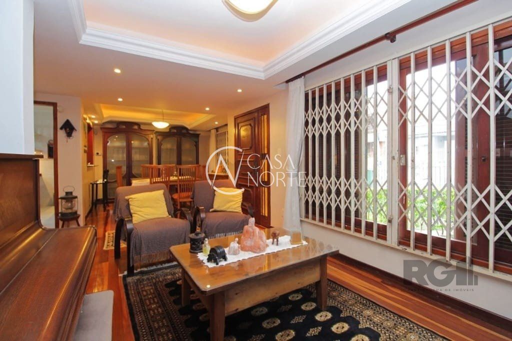 Casa à venda com 3 quartos, 275m², 1 suíte, 3 vagas, Rua Coronel Tisiano F. de Leoni no bairro Coronel Aparício Borges em Porto Alegre