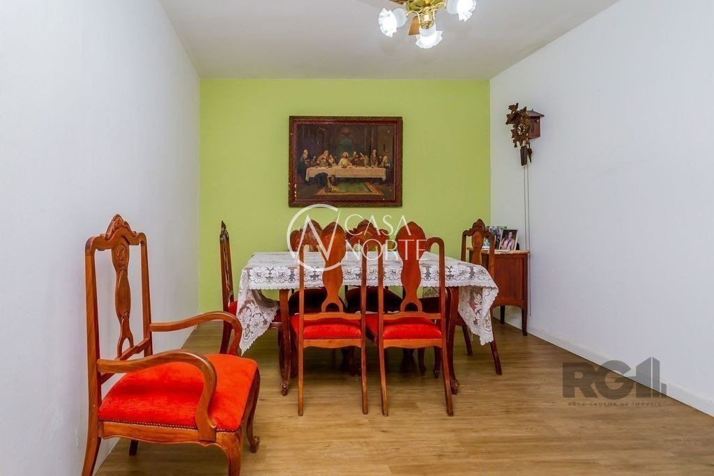 Casa à venda com 3 quartos, 172m², 3 vagas, Avenida Clemenciano Barnasque no bairro Teresópolis em Porto Alegre