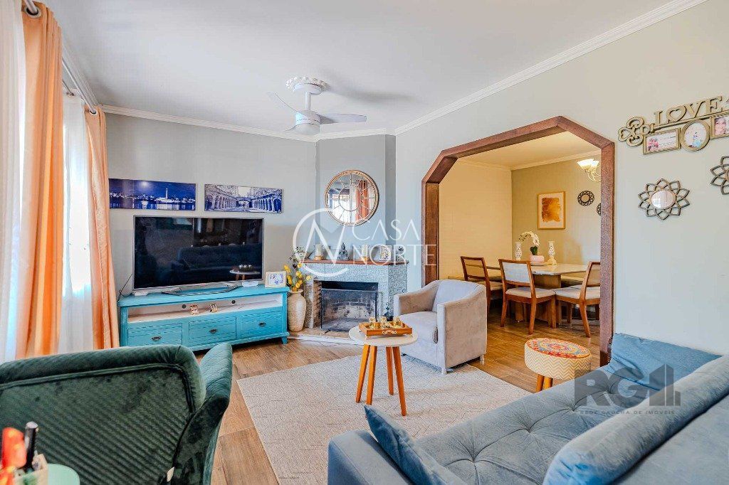 Casa à venda com 3 quartos, 234m², 1 suíte, 3 vagas, Rua Damasceno Vieira no bairro Partenon em Porto Alegre