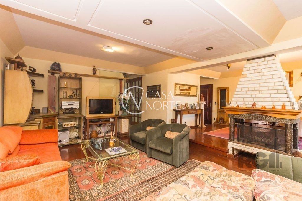 Casa à venda com 4 quartos, 470m², 3 suítes, 5 vagas, Rua Jorge Salis Goulart no bairro Jardim São Pedro em Porto Alegre