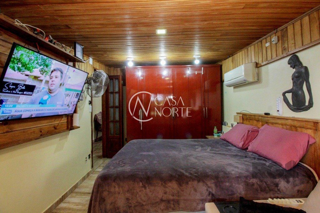 Casa à venda com 5 quartos, 150m², 2 vagas, Rua Erechim no bairro Nonoai em Porto Alegre