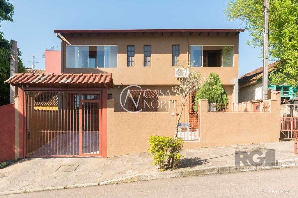 Casa à venda com 4 quartos, 265m², 2 suítes, 3 vagas, Rua Adroaldo Novo Correa no bairro Cavalhada em Porto Alegre