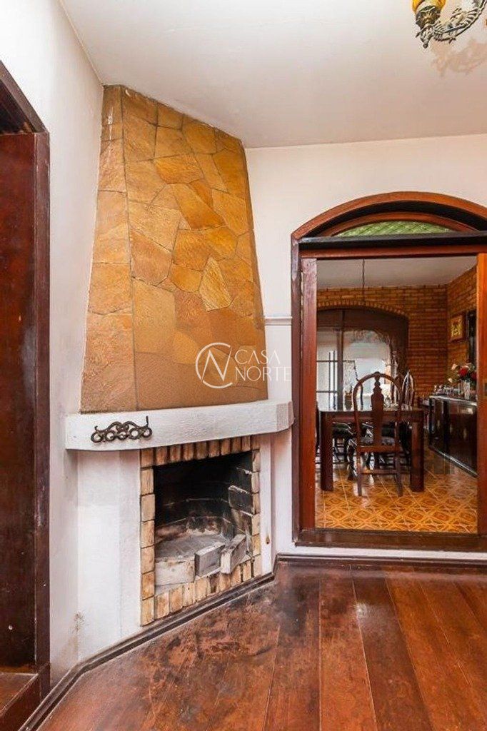 Casa à venda com 5 quartos, 245m², 1 suíte, 4 vagas, Travessa Von Salisch no bairro Sarandi em Porto Alegre