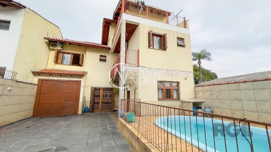 Casa à venda com 4 quartos, 371m², 3 suítes, 2 vagas, Rua Gregório da Fonseca no bairro Nonoai em Porto Alegre
