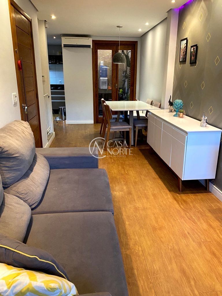 Casa à venda com 3 quartos, 137m², 1 suíte, 3 vagas, Rua Doutor Mário Totta no bairro Tristeza em Porto Alegre