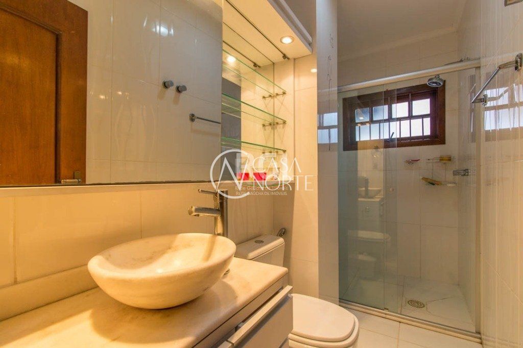 Sobrado à venda com 5 quartos, 499m², 3 suítes, 4 vagas, Rua Senegal no bairro Vila Ipiranga em Porto Alegre