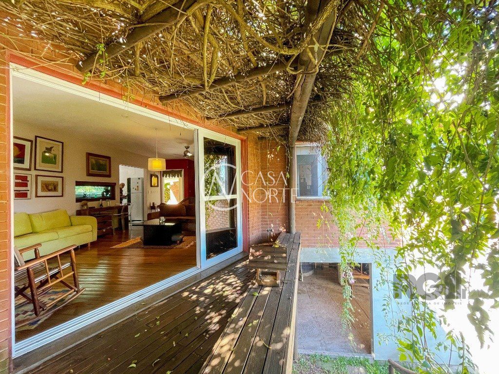 Casa à venda com 3 quartos, 193m², 1 vaga, Rua Fernando Osório no bairro Teresópolis em Porto Alegre