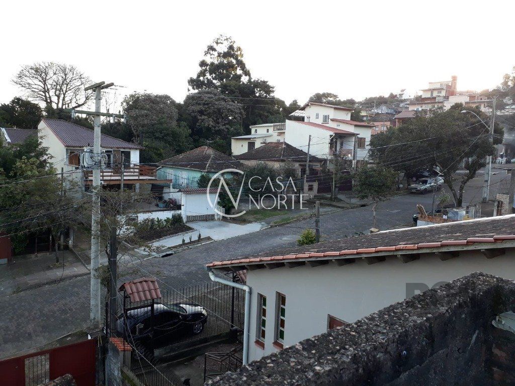 Casa à venda com 4 quartos, 180m², 2 suítes, 2 vagas, Avenida Cruz Alta no bairro Nonoai em Porto Alegre