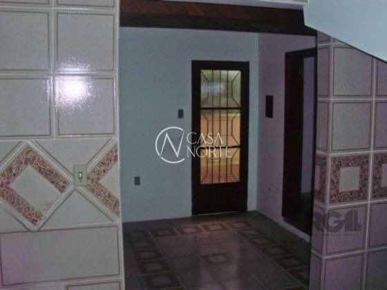 Casa à venda com 5 quartos, 218m², 1 suíte, 3 vagas, Rua Glenio Peres no bairro Vila Nova em Porto Alegre