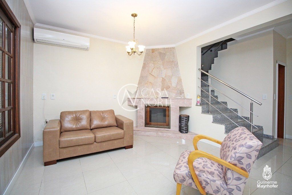 Casa à venda com 3 quartos, 246m², 2 suítes, 3 vagas, Travessa Vasco de Ataide no bairro Vila Ipiranga em Porto Alegre