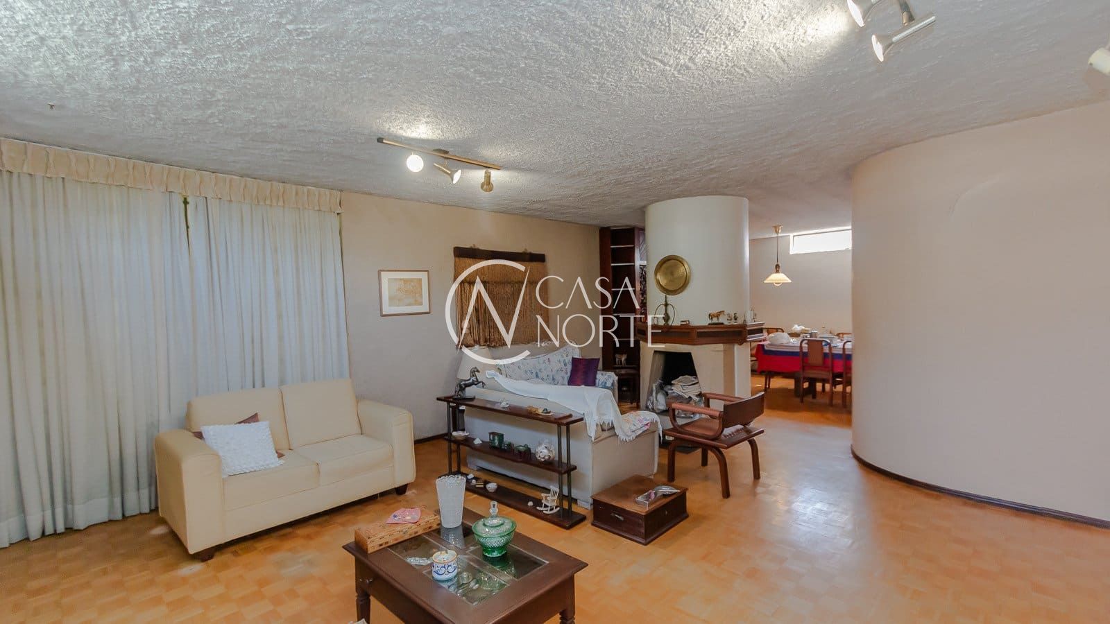 Casa à venda com 3 quartos, 279m², 1 suíte, 2 vagas, Rua Alfredo Schuett no bairro Três Figueiras em Porto Alegre