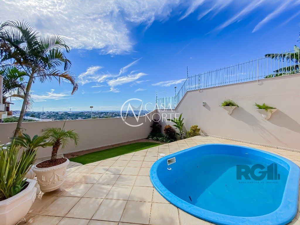 Casa à venda com 4 quartos, 500m², 3 suítes, 6 vagas, Rua Pedro Carneiro Pereira no bairro Teresópolis em Porto Alegre