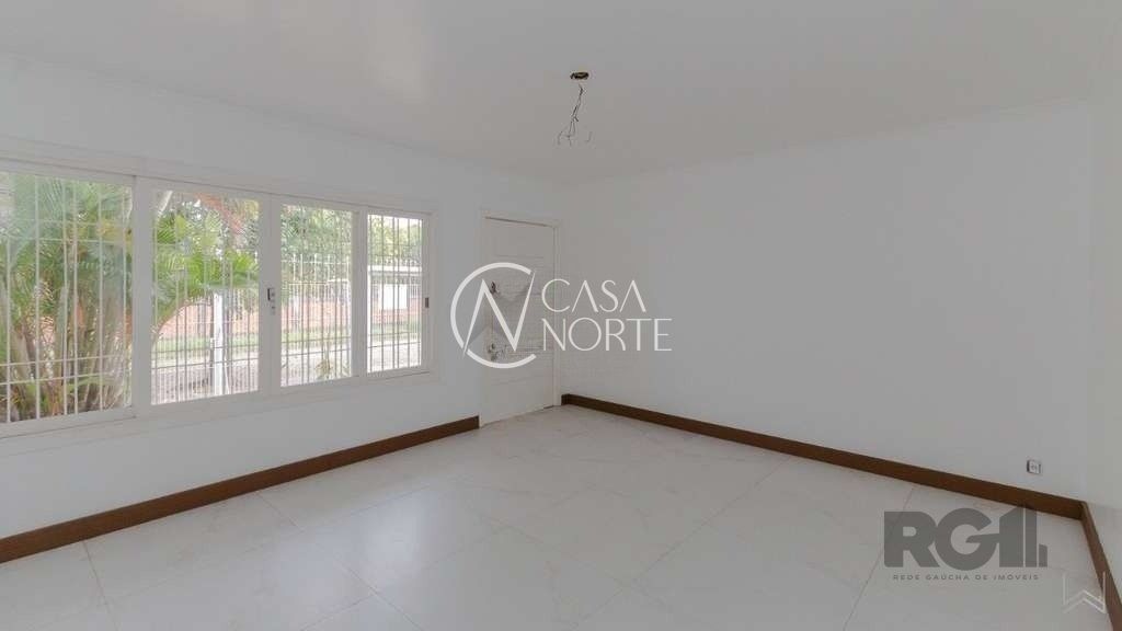 Casa à venda com 3 quartos, 230m², 1 suíte, 2 vagas, Rua Doutor Danilo Antônio Zaffari no bairro Sarandi em Porto Alegre