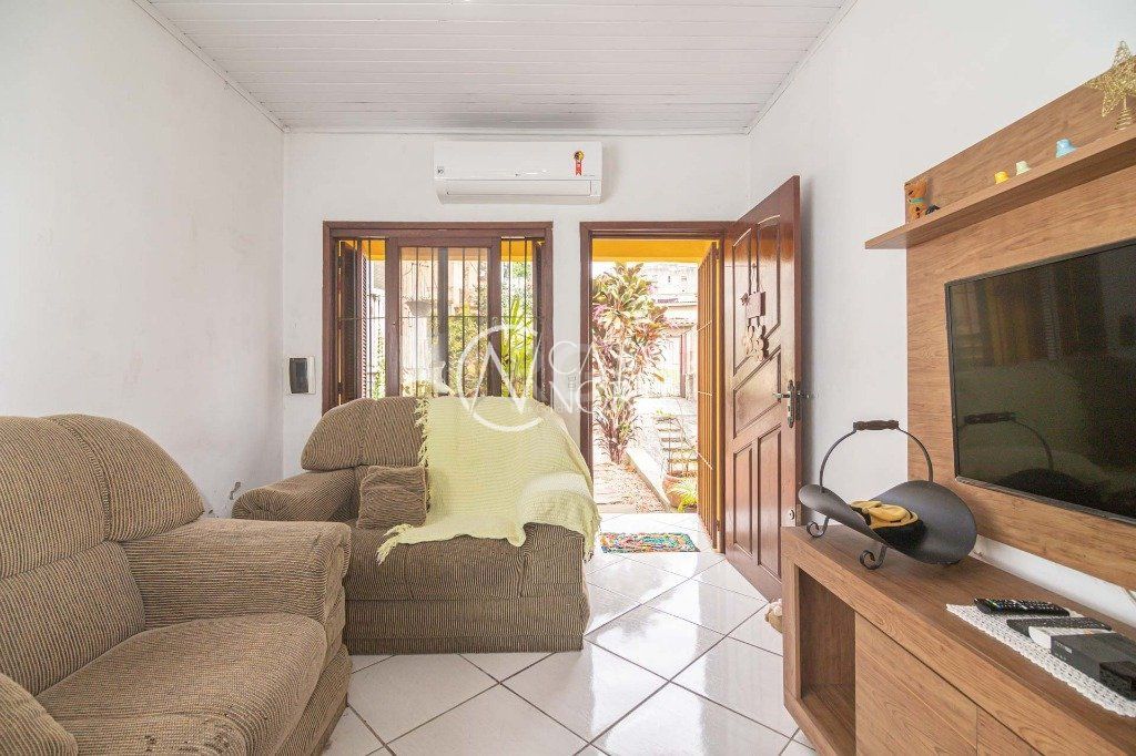 Casa à venda com 2 quartos, 10m², 2 vagas, Rua da Fonte no bairro Bom Jesus em Porto Alegre