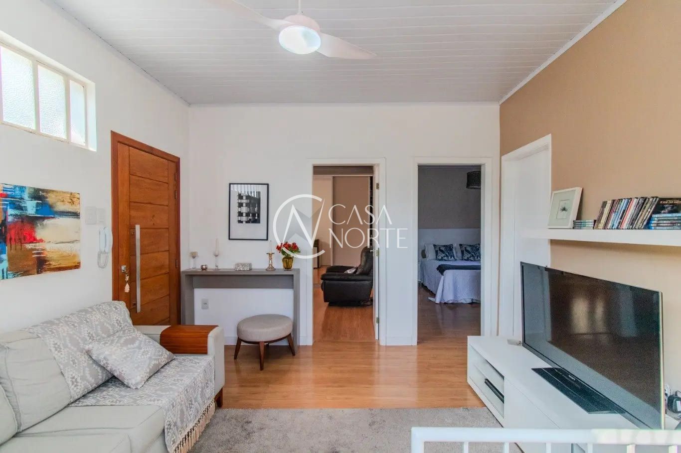 Casa à venda com 3 quartos, 90m², 2 vagas, Rua Oscar Schneider no bairro Medianeira em Porto Alegre