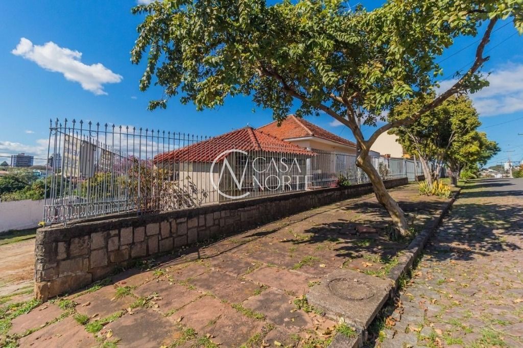 Casa à venda com 3 quartos, 163m², 2 vagas, Rua Arnaldo Ballve no bairro Jardim Itu em Porto Alegre