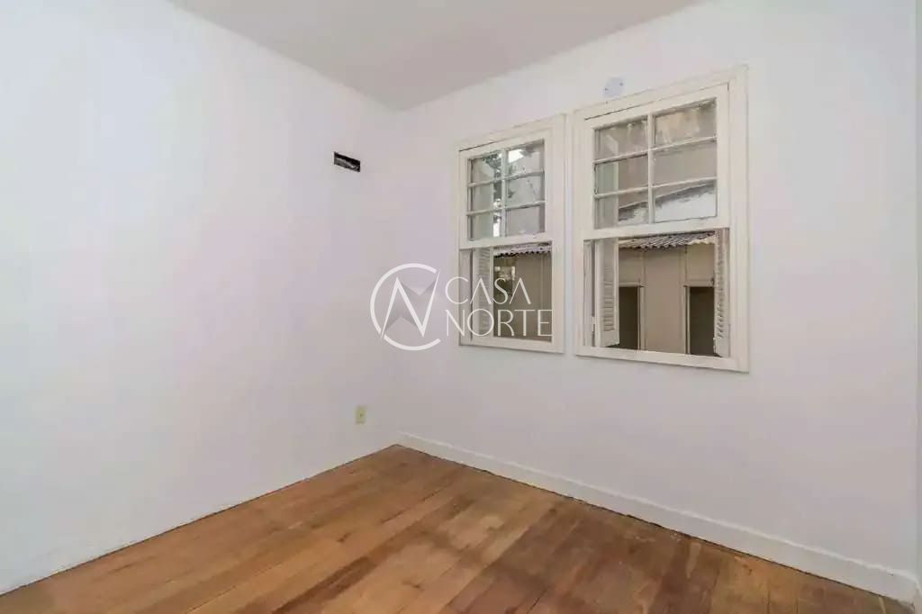 Casa à venda com 2 quartos, 63m², Avenida Doutor Carlos Barbosa no bairro Medianeira em Porto Alegre