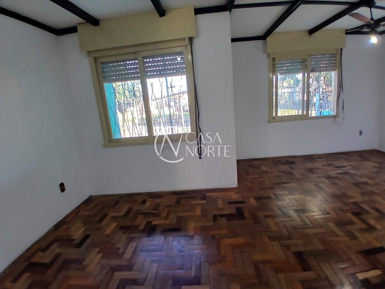 Casa à venda com 3 quartos, 93m², 2 vagas, Rua Doutor Vargas Neto no bairro Jardim Leopoldina em Porto Alegre