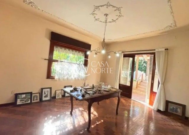 Casa à venda com 4 quartos, 374m², 2 suítes, 4 vagas, Rua Doutor Possidônio Cunha no bairro Vila Assunção em Porto Alegre