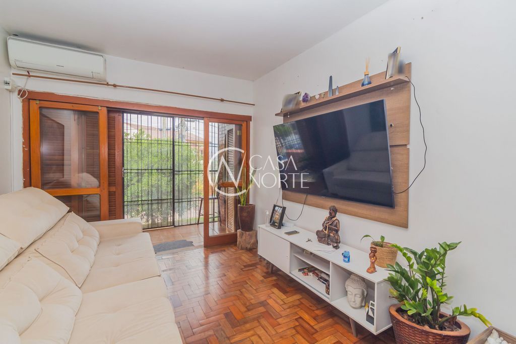 Casa à venda com 3 quartos, 114m², 1 suíte, 3 vagas, Rua José Carlos de Souza Lobo no bairro Parque Santa Fé em Porto Alegre