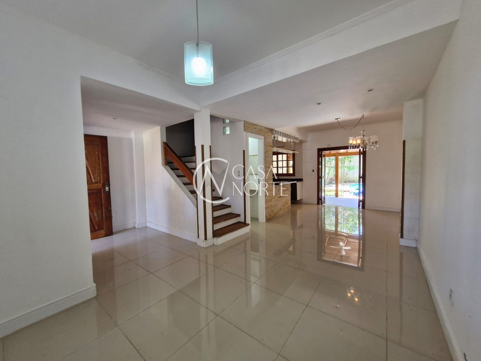 Casa à venda com 3 quartos, 119m², 1 suíte, 2 vagas, Rua Sebastião Wolf no bairro Nonoai em Porto Alegre