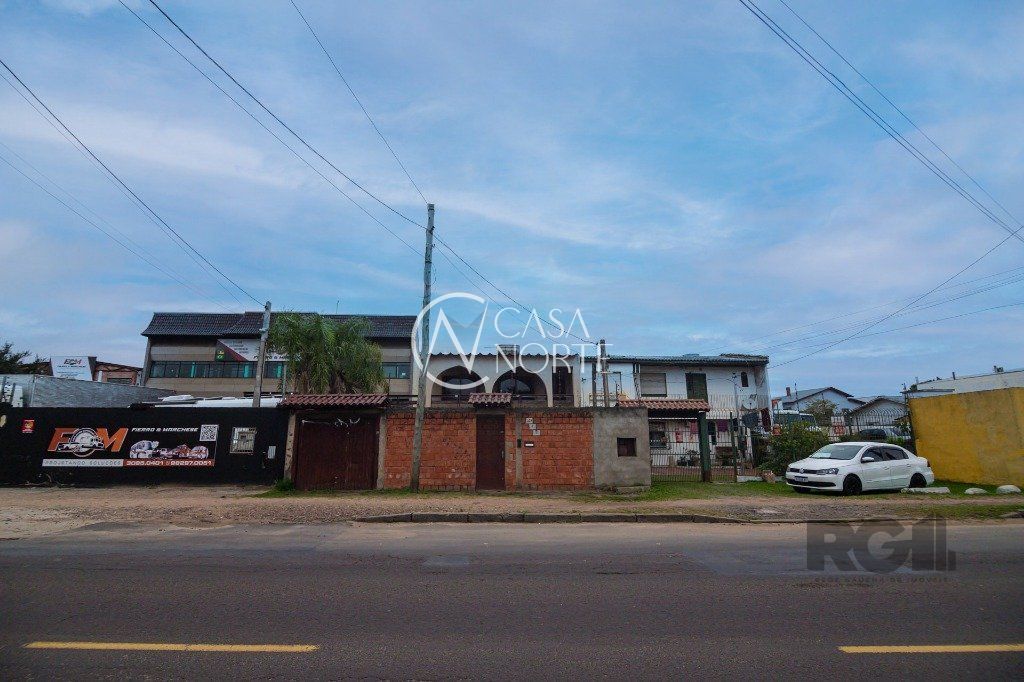 Casa à venda com 3 quartos, 220m², 6 vagas, Avenida Francisco Silveira Bitencourt no bairro Sarandi em Porto Alegre