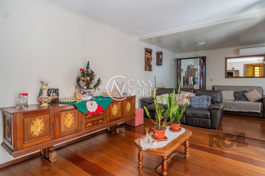 Casa à venda com 4 quartos, 287m², 2 suítes, 2 vagas, Rua Pedro Boticário no bairro Glória em Porto Alegre