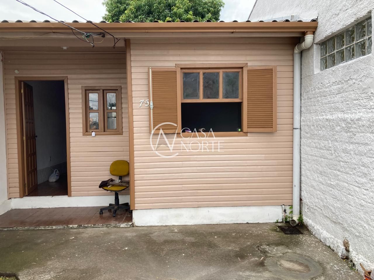 Casa à venda com 2 quartos, 55m², 2 vagas, Praça Frederico Westphalen no bairro Cavalhada em Porto Alegre