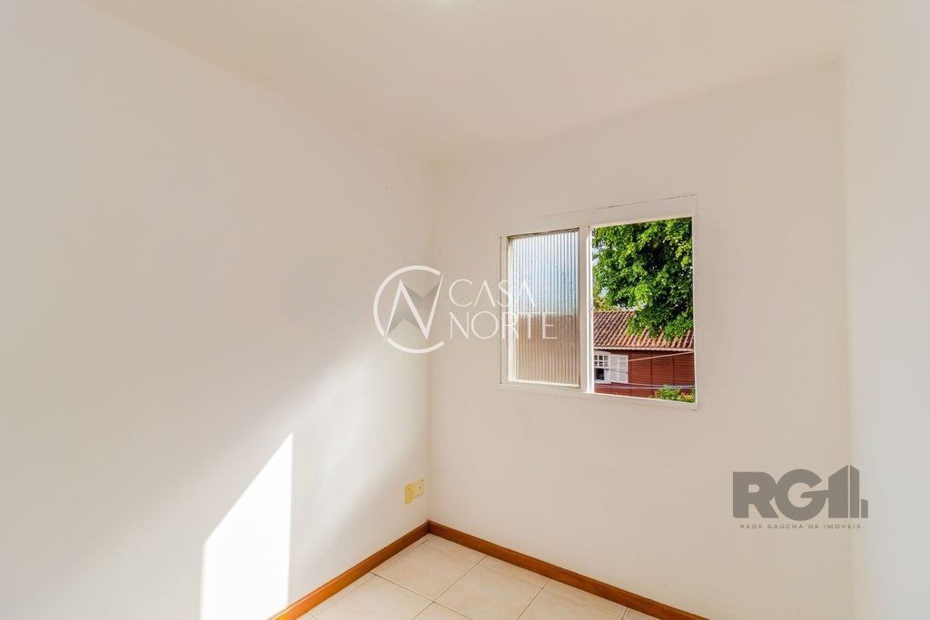 Casa à venda com 4 quartos, 231m², 4 vagas, Rua Antônio Joséphino Perrone no bairro Espírito Santo em Porto Alegre