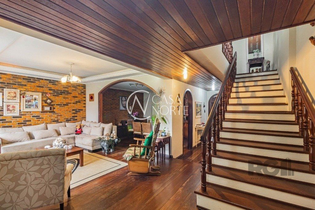 Casa à venda com 3 quartos, 242m², 1 suíte, 2 vagas, Rua dos Guananas no bairro Espírito Santo em Porto Alegre