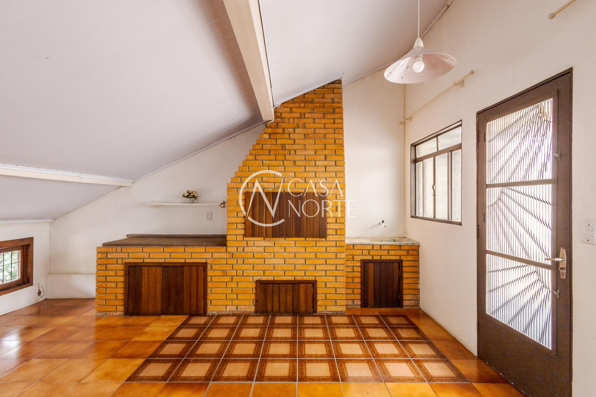 Casa à venda com 4 quartos, 210m², 2 vagas, Avenida Ijui no bairro Petrópolis em Porto Alegre