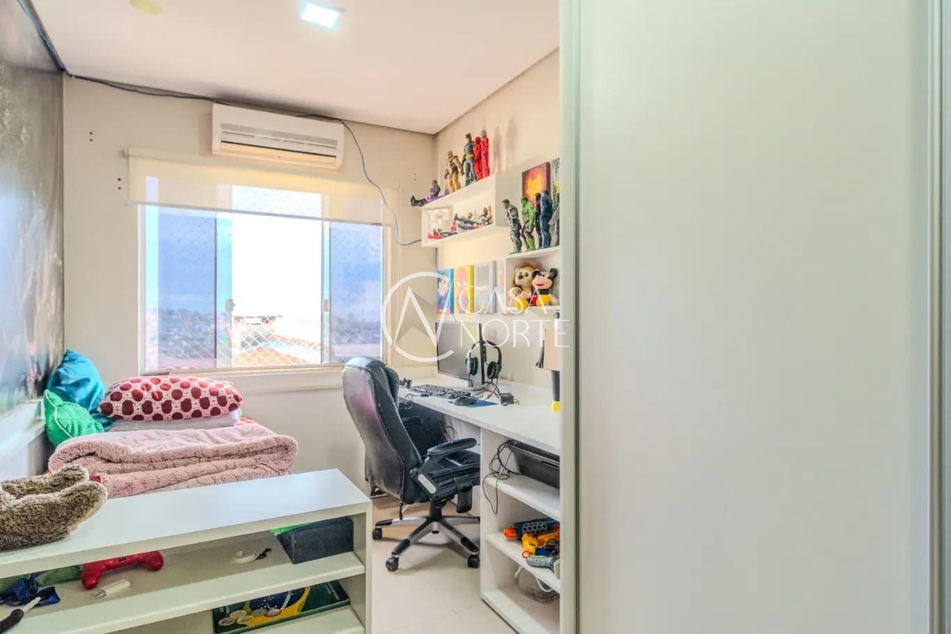 Casa à venda com 5 quartos, 239m², 1 suíte, 2 vagas, Rua Patrício de Matos Fernandes no bairro Santa Tereza em Porto Alegre