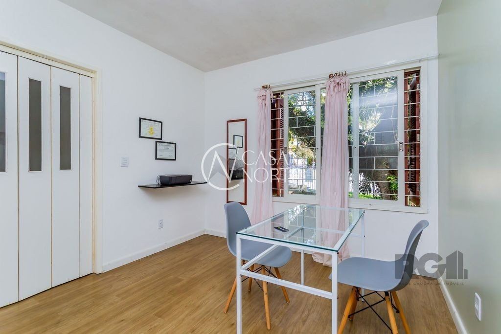 Casa à venda com 3 quartos, 172m², 3 vagas, Avenida Clemenciano Barnasque no bairro Teresópolis em Porto Alegre