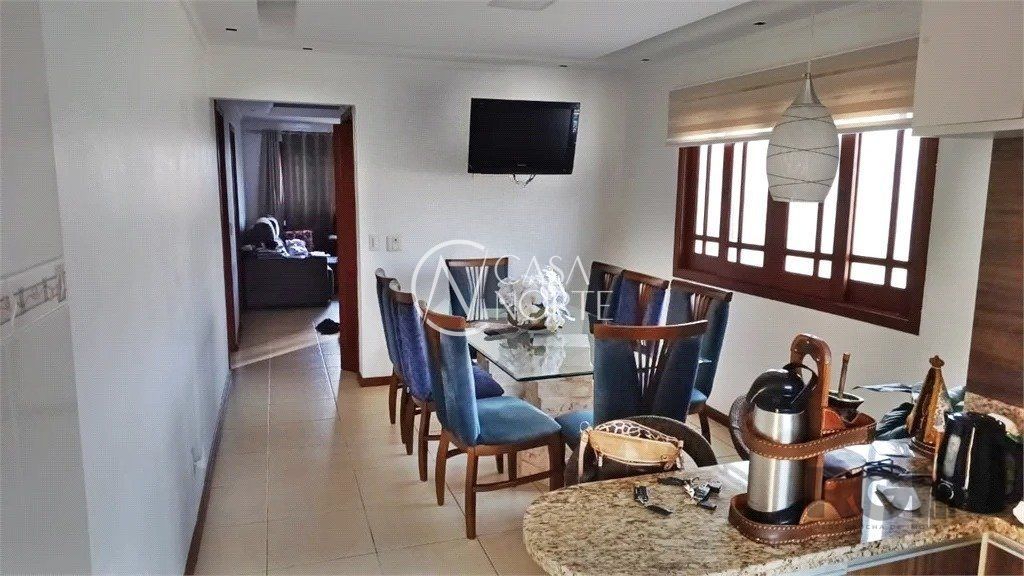 Casa à venda com 3 quartos, 237m², 2 suítes, 2 vagas, Rua Domingos de Abreu no bairro Sarandi em Porto Alegre