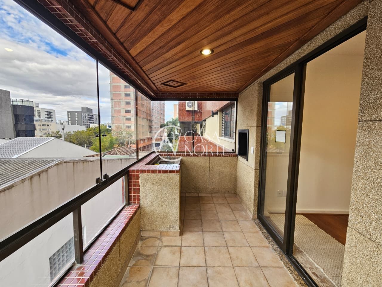 Apartamento à venda com 2 quartos, 81m², 1 suíte, 1 vaga, Rua Gonçalves Dias no bairro Menino Deus em Porto Alegre