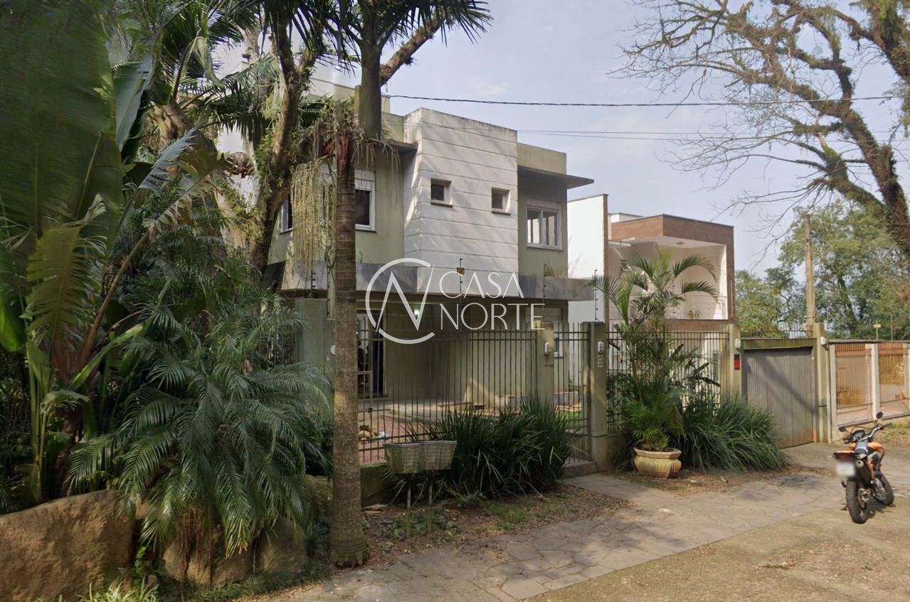 Casa à venda com 3 quartos, 367m², 1 suíte, 4 vagas, Rua Dea Coufal no bairro Ipanema em Porto Alegre